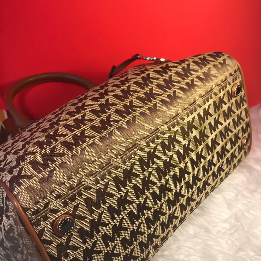 🌺 NEW MK MICHAEL KORS SIGNATURE SATCHEL DUFFLE - Picture 7 of 7